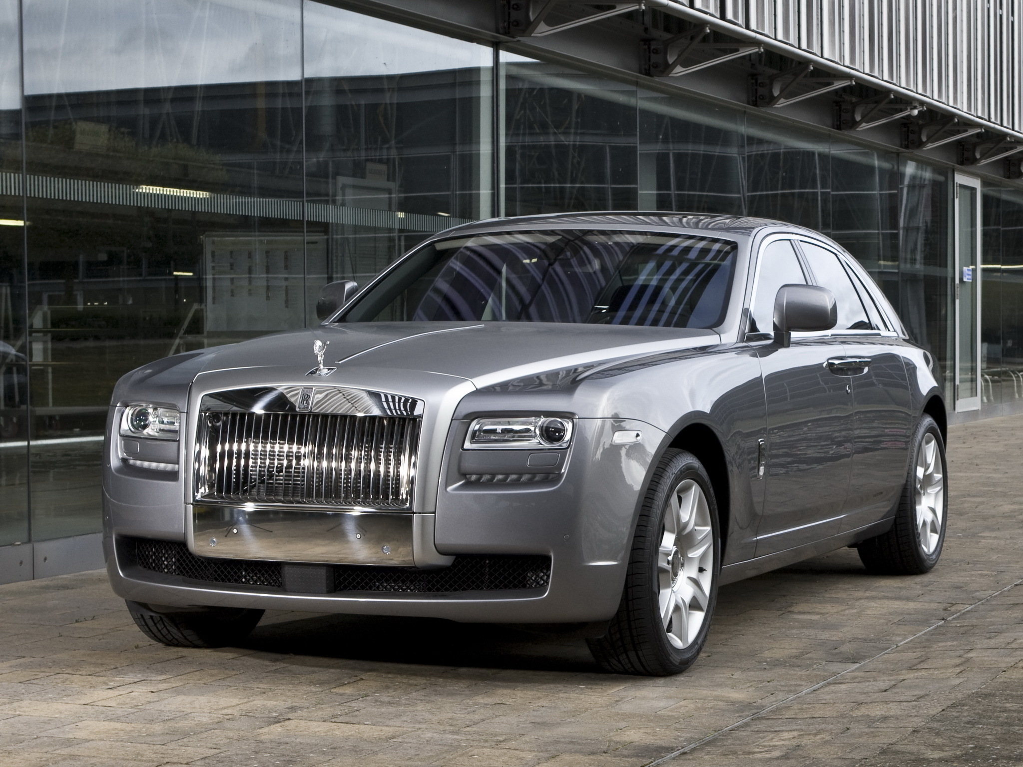 В Белоруссии выставили на аукцион арестованный RollsRoyce Ghost