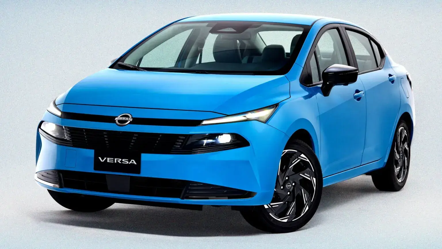 Nissan выпустит дешевый седан на замену модели Versa