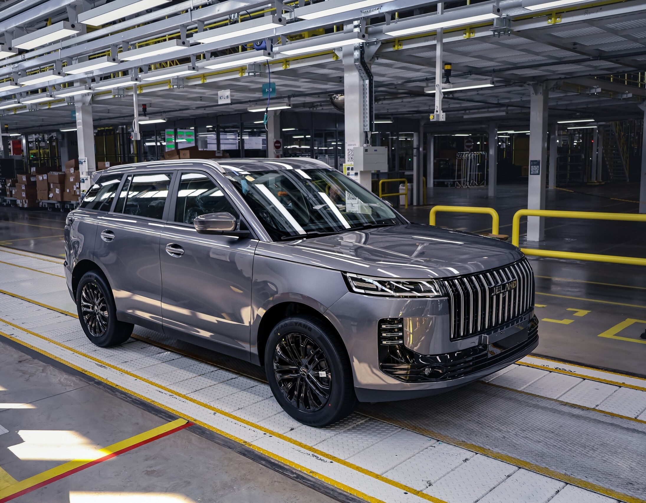 На фото показали первый кроссовер Jeland J6 российской сборки