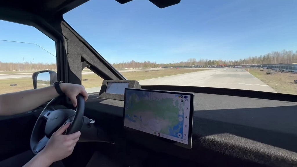 Motor опубликовал фото салона фургона Руссо-Балт Ф200