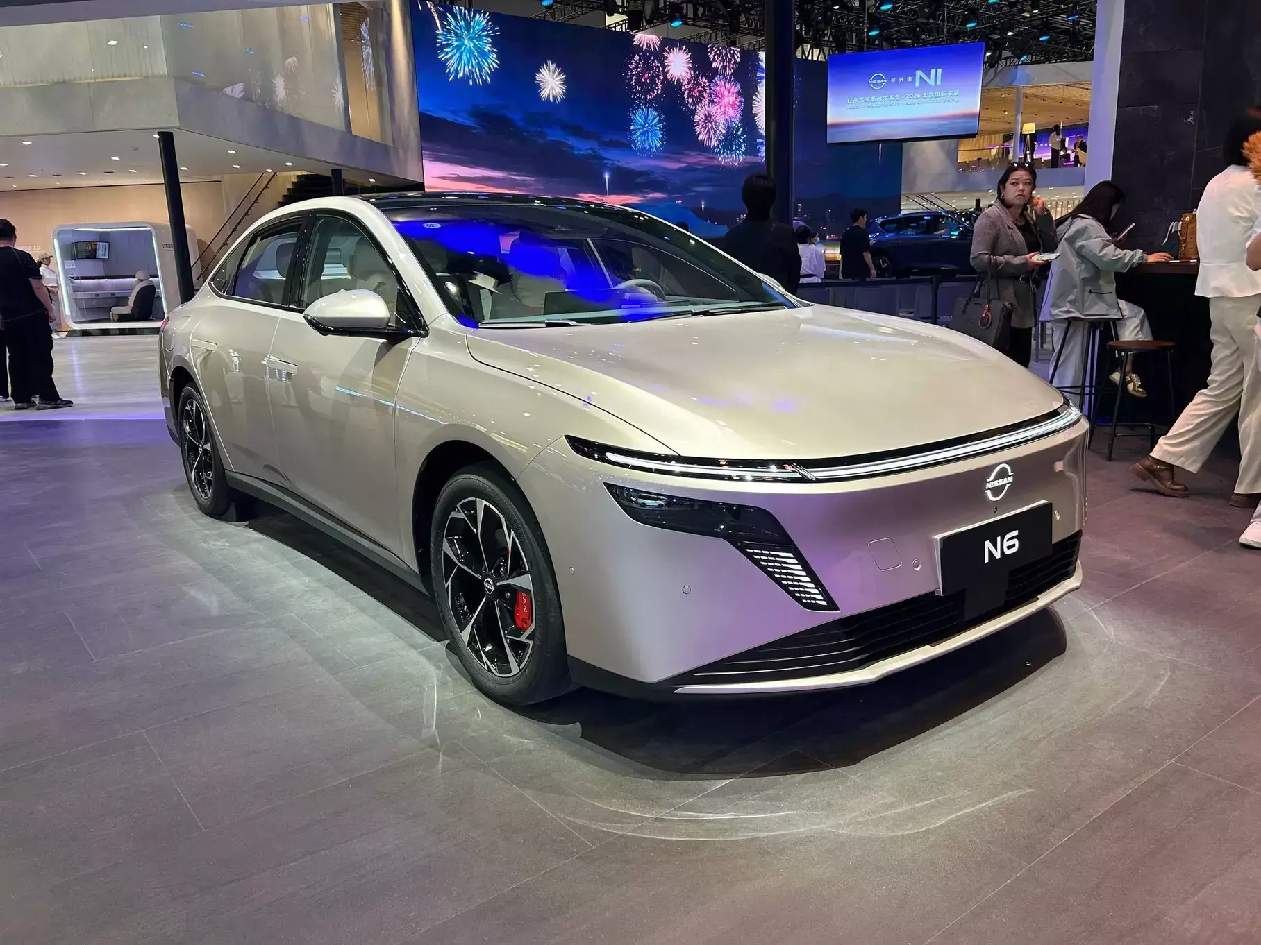 Nissan представил гибридный N6 и обновлённую Teana