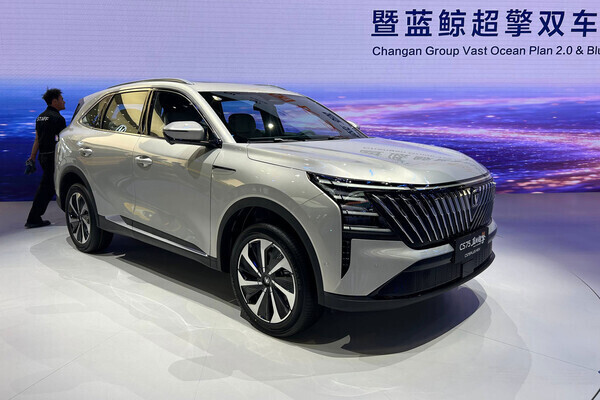 Changan показал гибридный кроссовер без внешней зарядки за 1,2 млн рублей