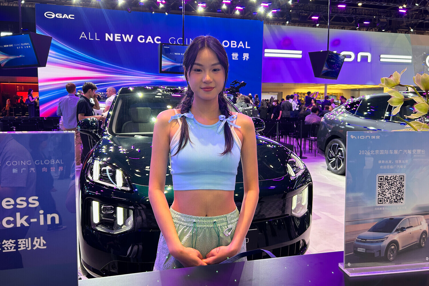 Девушки Пекинского автосалона 2026 попали в объектив журнала Motor