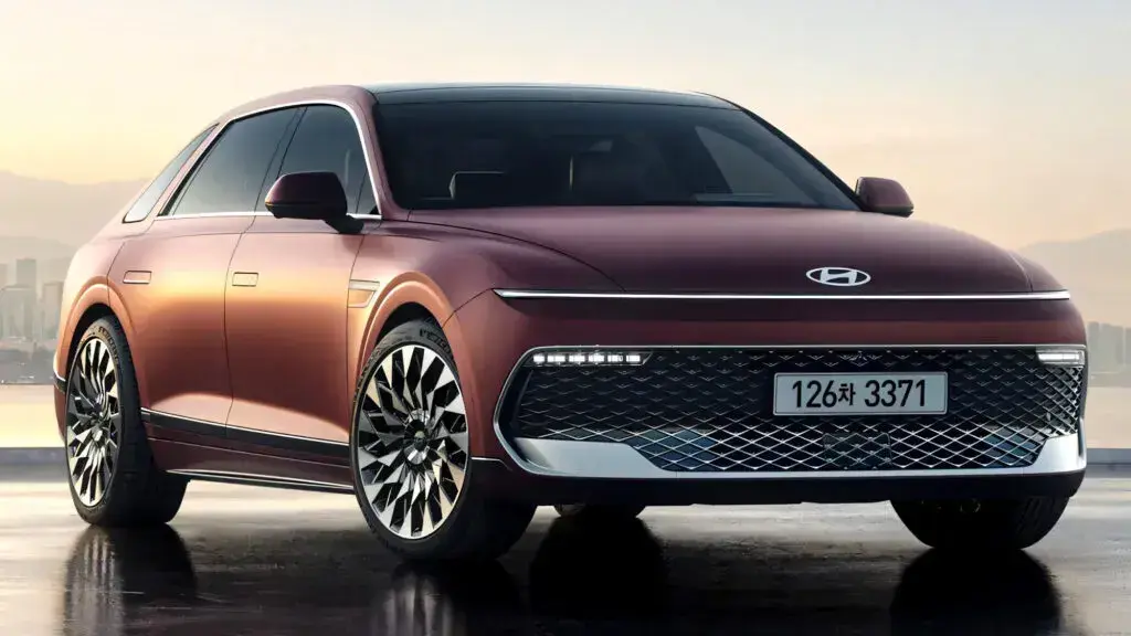 Hyundai Grandeur за 2 млн рублей оснастили огромным дисплеем