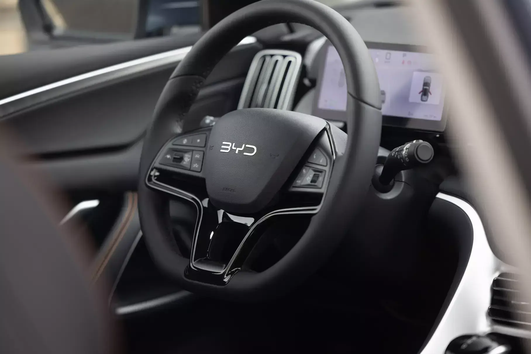 BYD продал электрокар за 206,8 млн рублей на Пекинском автосалоне