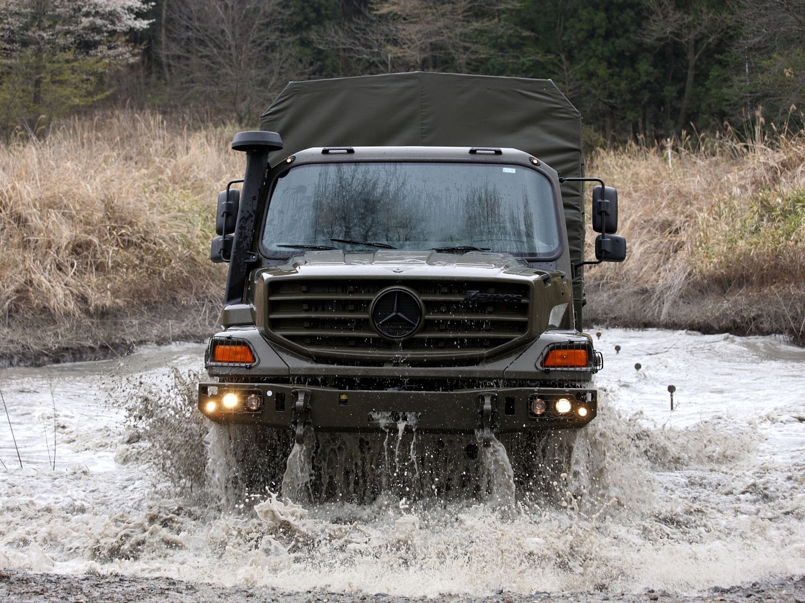 Mercedes принял многотысячный заказ на тяжёлые грузовики от французских военных