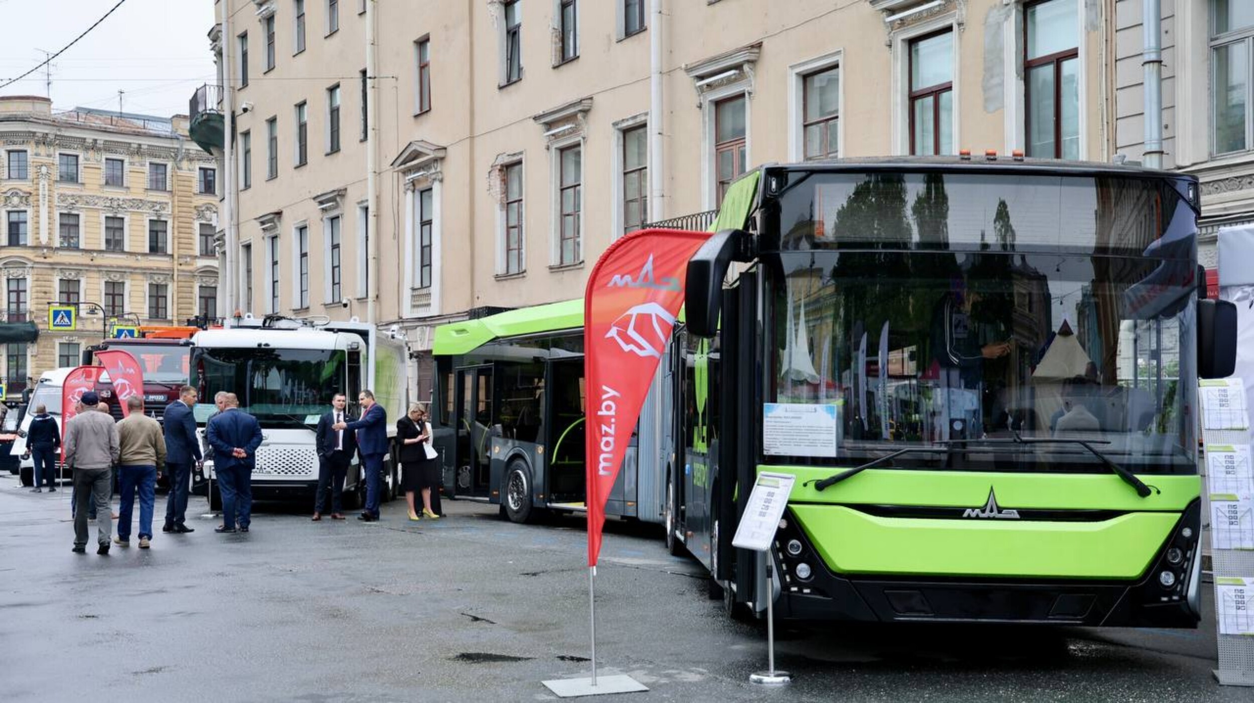 Электробус-гармошку МАЗ длиной 18,5 метра сняли на фото