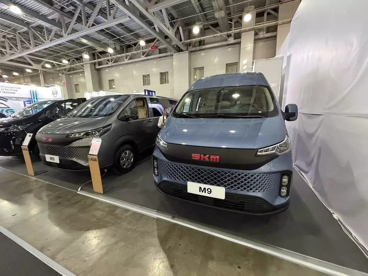 Автомобили SKM M7 начали продавать в дилерских центрах