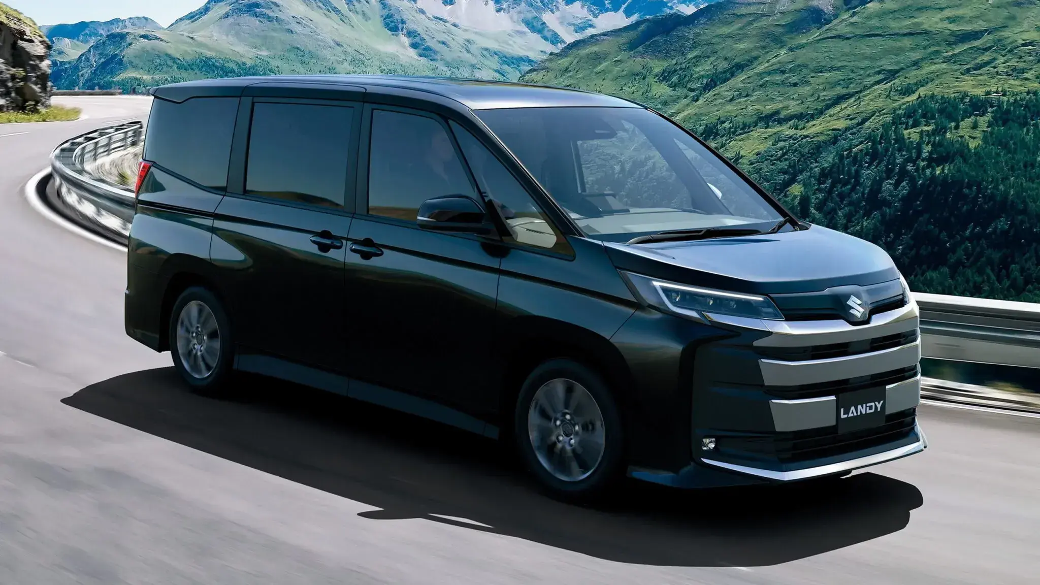 Suzuki создала восьмиместный гибридный минивэн Landy с агрессивным обвесом