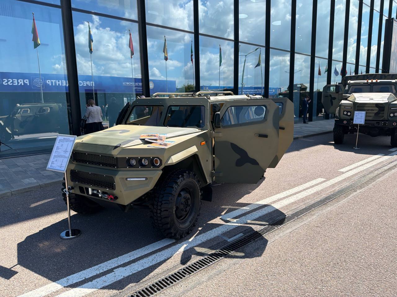 В Петербурге на ПМЭФ представили внедорожник Комбат Б