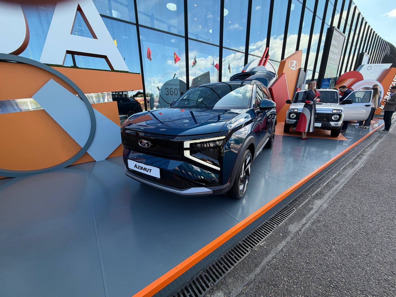АвтоВАЗ представил салон серийной  Lada Azimut