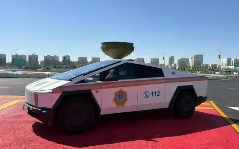 Власти Казахстана стали закупать Tesla Cybertruck на фоне обвала продаж электропикапов в США