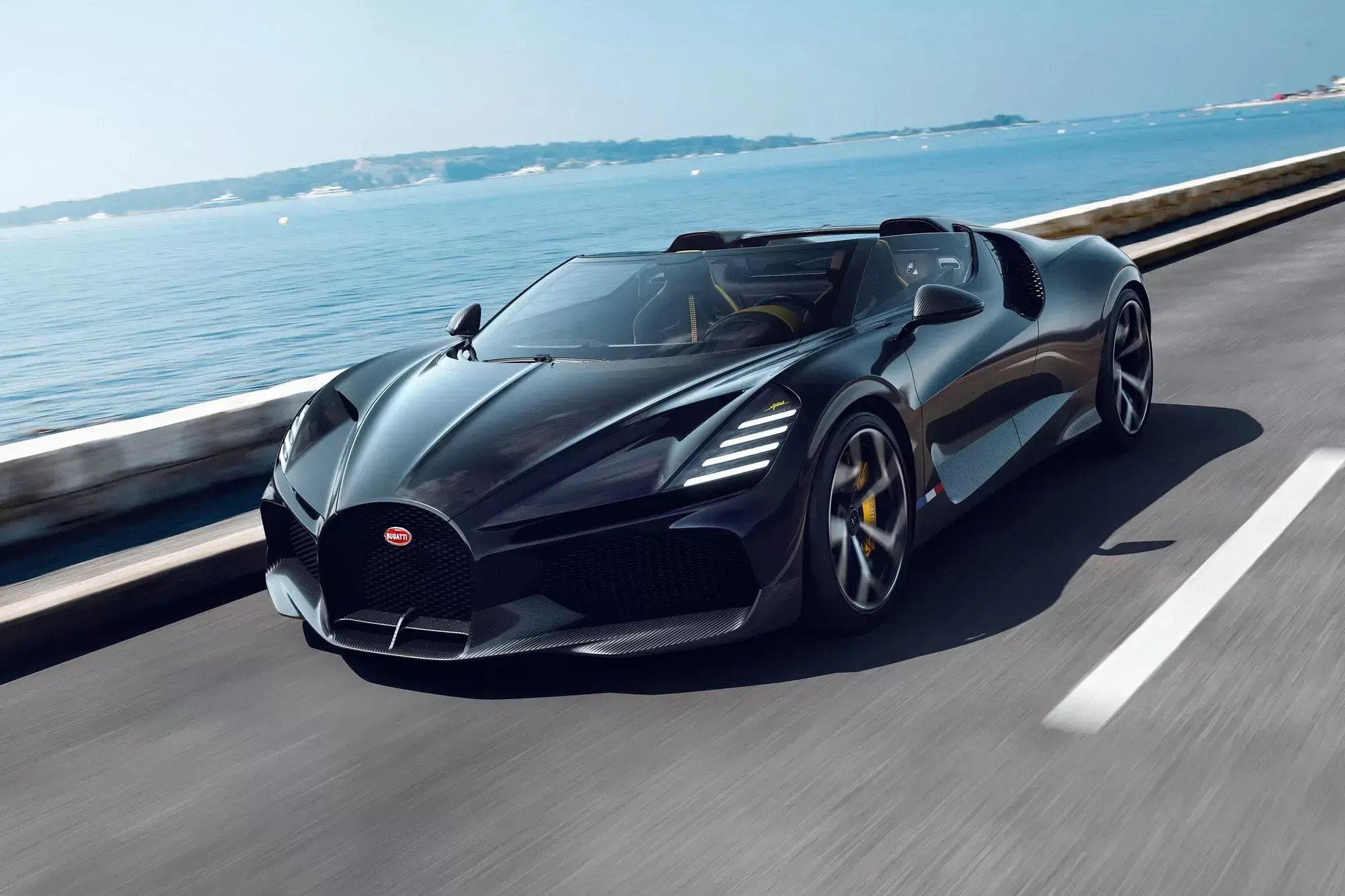 В России организовали производство копий гиперкаров Bugatti Mistral
