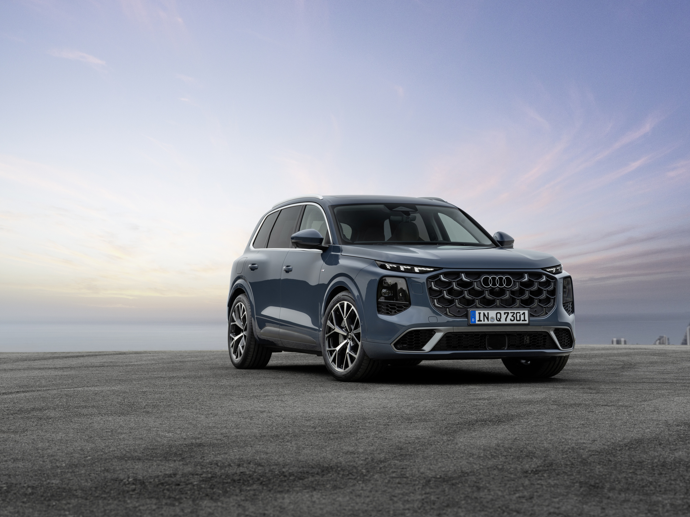 Audi впервые показала кроссовер Q7 нового поколения
