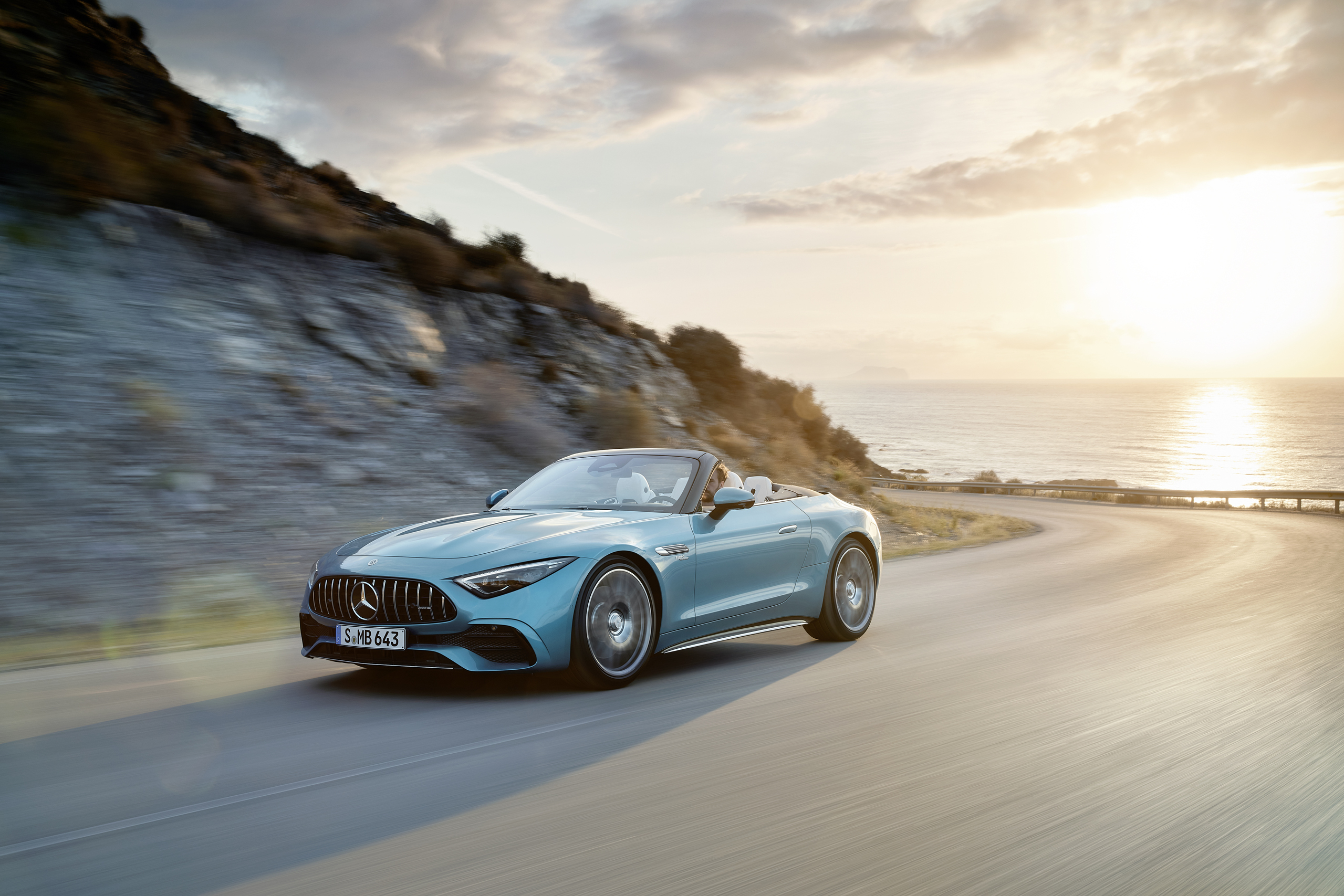 Москвич распилил пополам Mercedes-Benz SL при разводе с молодой женой