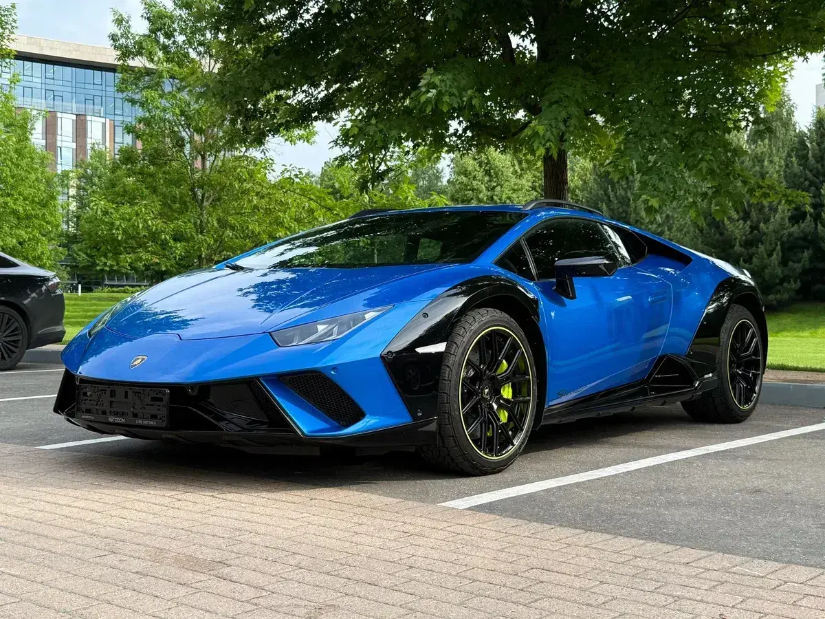 В Москве выставили на продажу внедорожный Lamborghini Huracan за 39 млн рублей