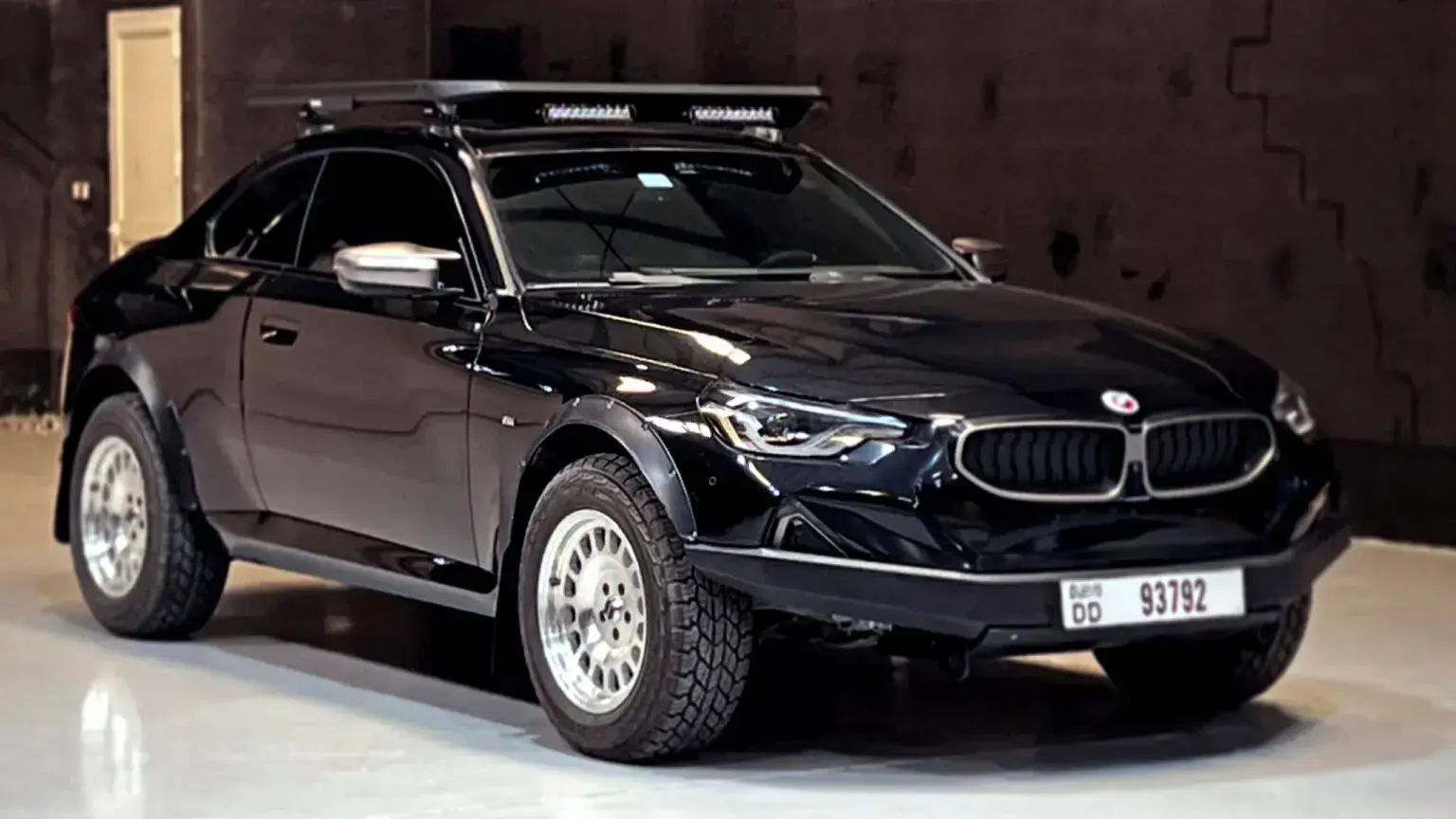 Дубайский тюнер превратил BMW M240i в пустынный внедорожник в стиле «сафари»