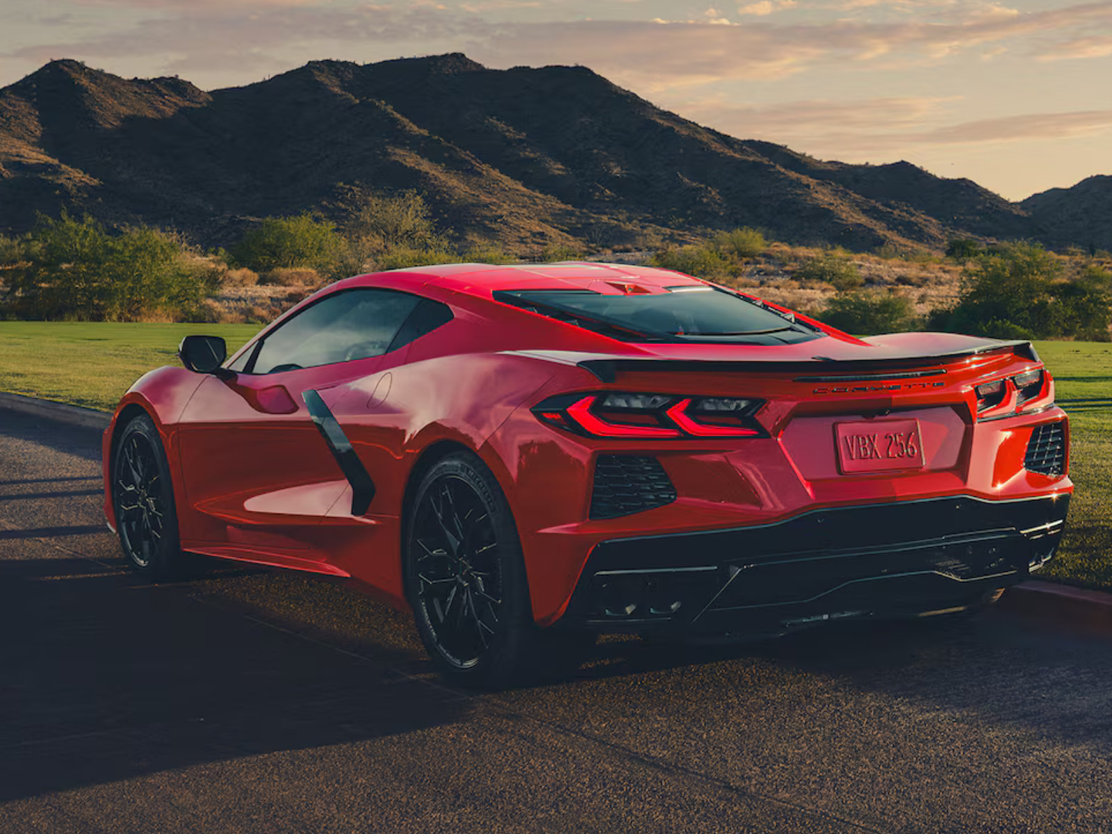 Мощный Chevrolet Corvette будут продавать вчетверо дешевле, чем Porsche 911 Turbo S