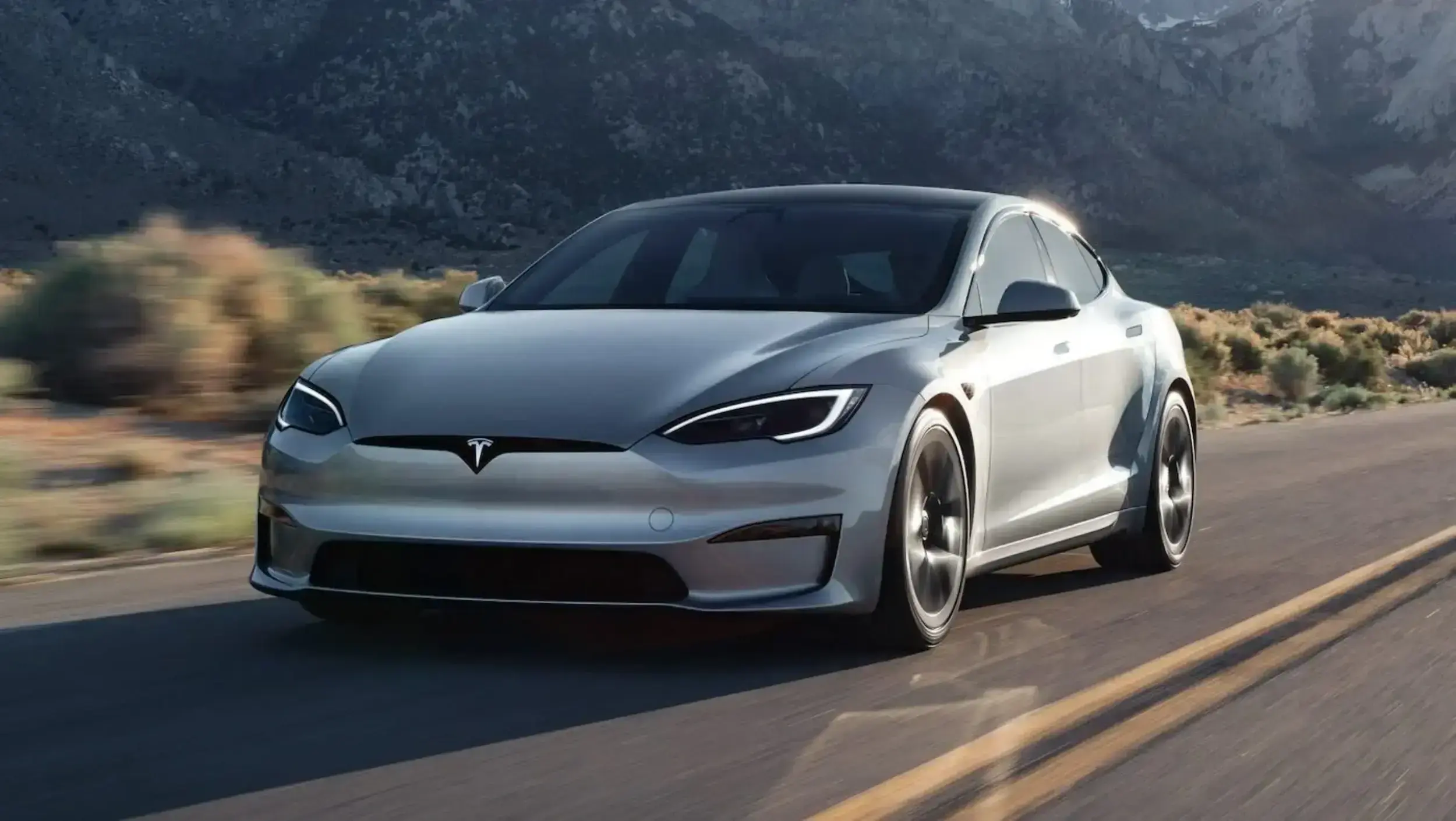Житель Минска нашёл способ ездить на каршеринговых Tesla, но не платить