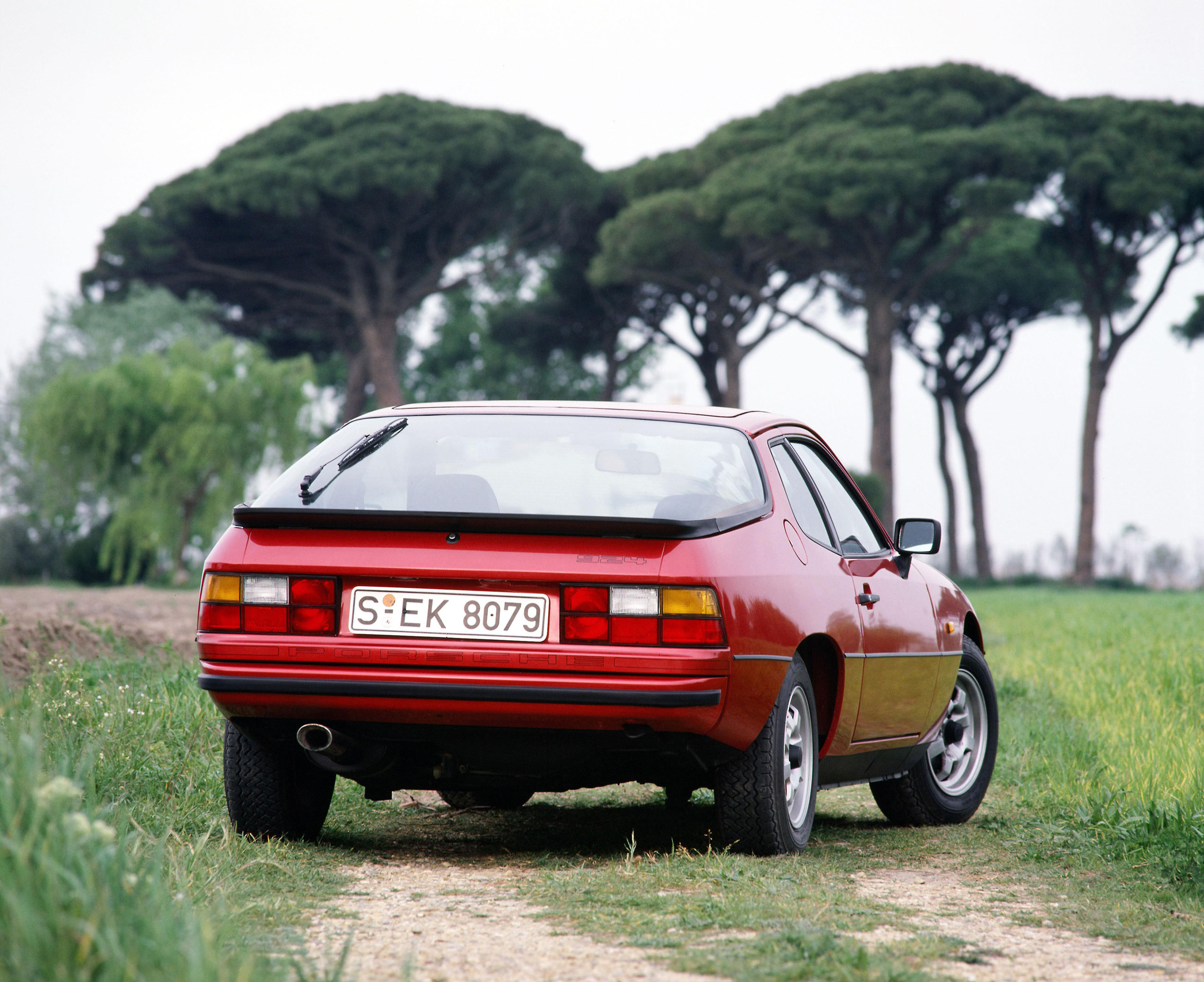 Белорус на протяжении 10 лет собирал Porsche 924 в своём гараже
