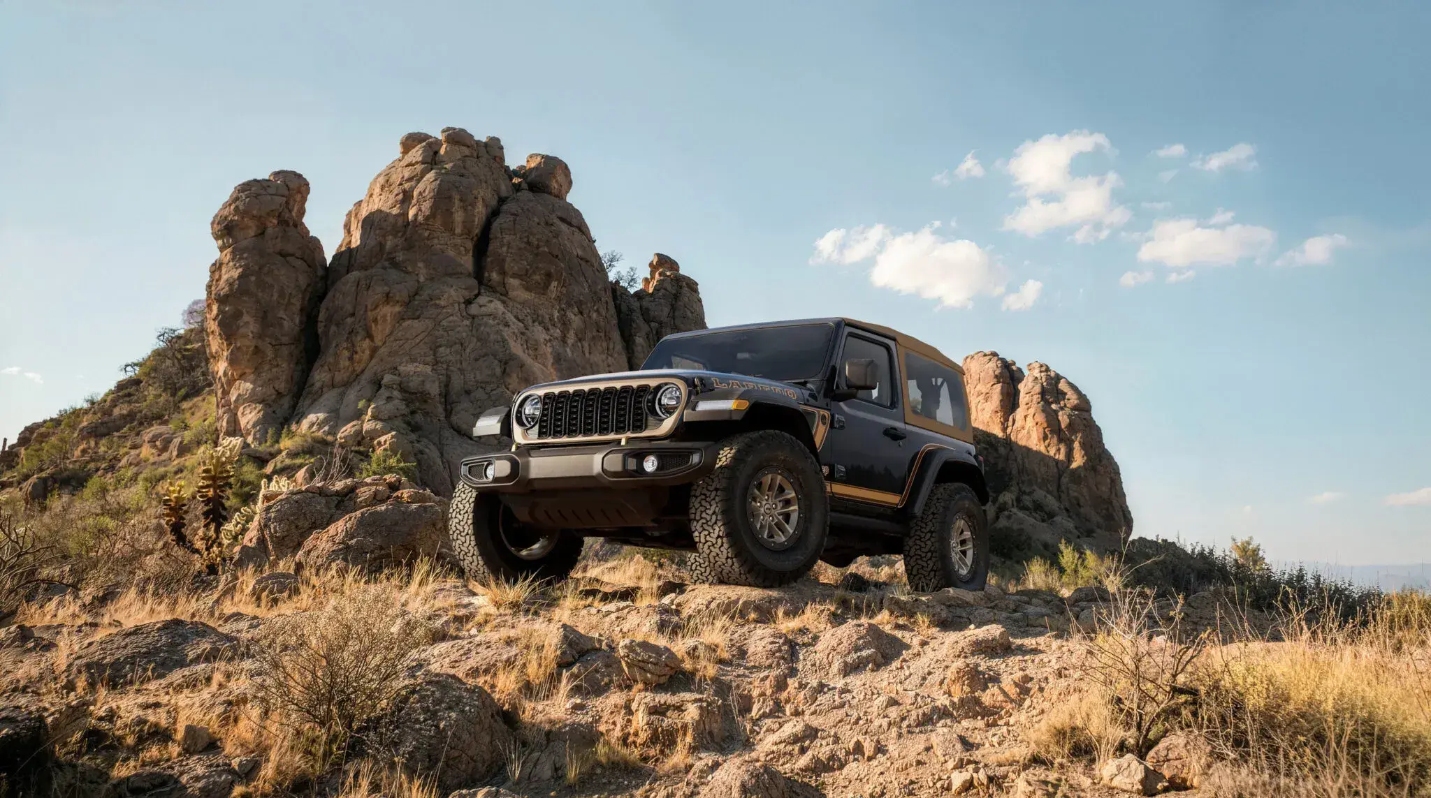 Jeep выпустил юбилейный Wrangler с ковбойскими шляпами в салоне
