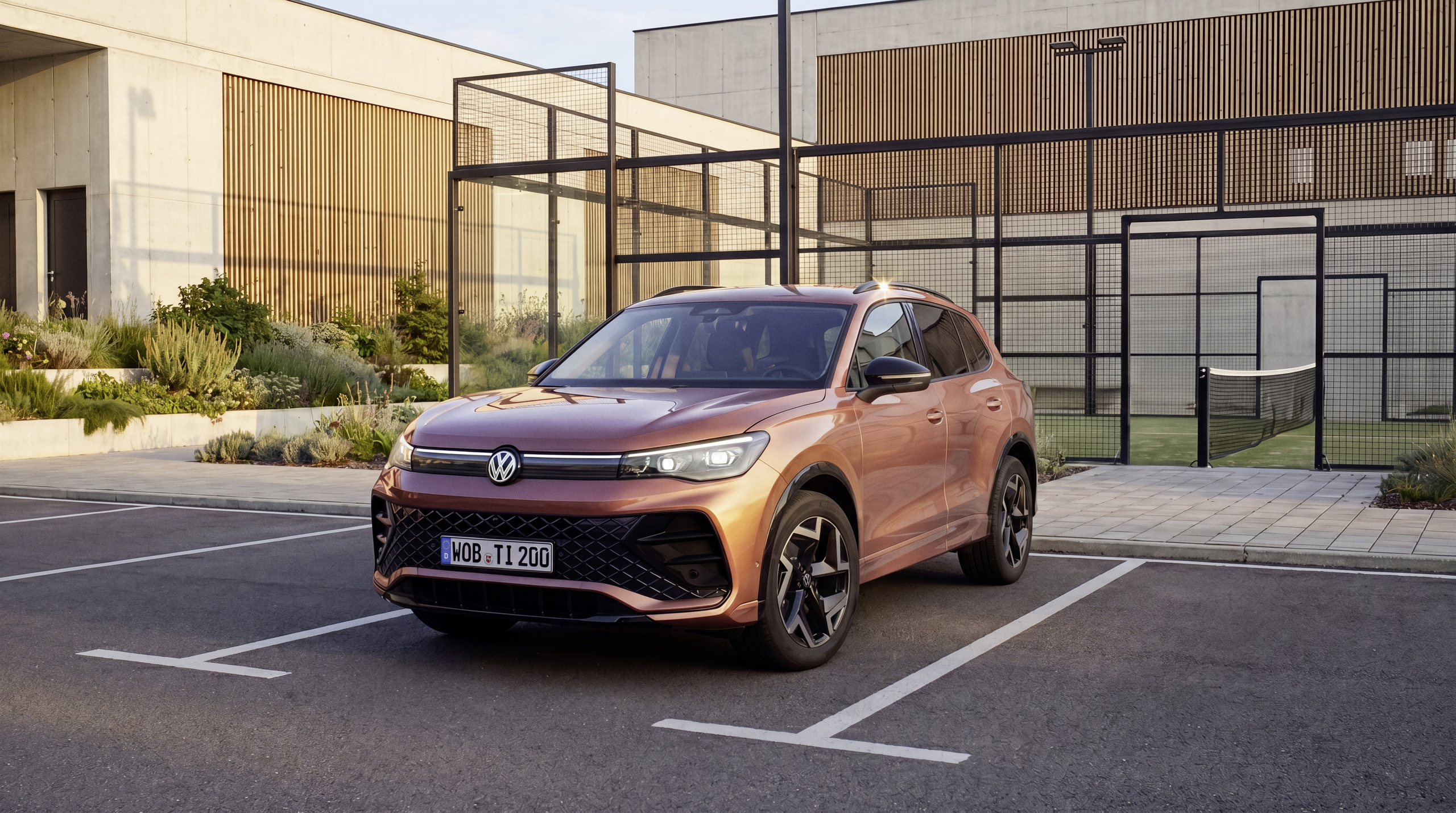 Volkswagen представил юбилейную версию Tiguan к 20-летию модели