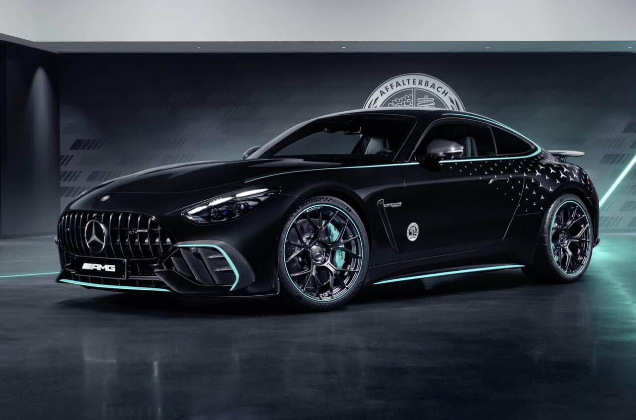 Пламя уничтожило прототип Mercedes-AMG GT во время тестов в жару