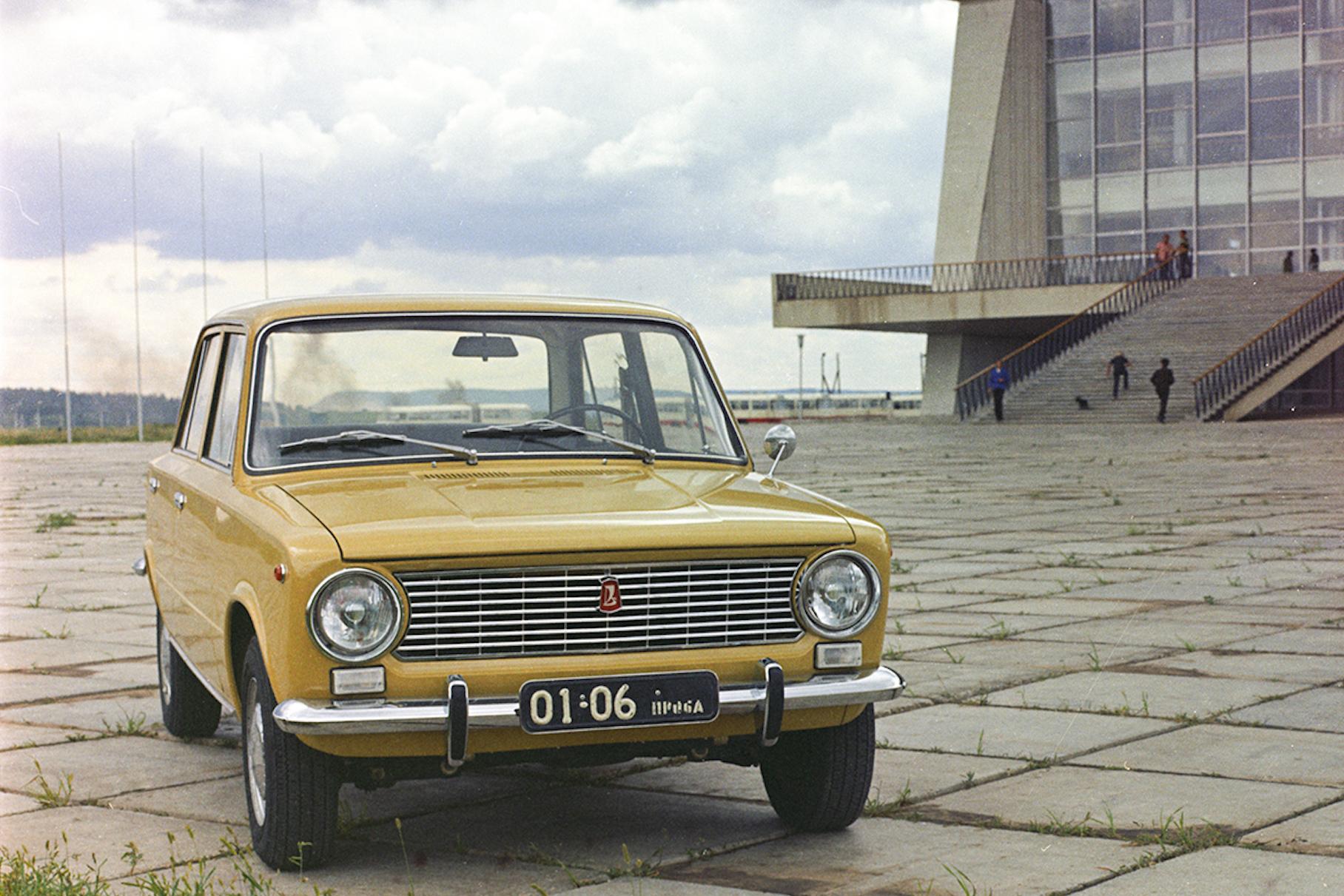 vspominaem pervyj narodnyj avtomobil