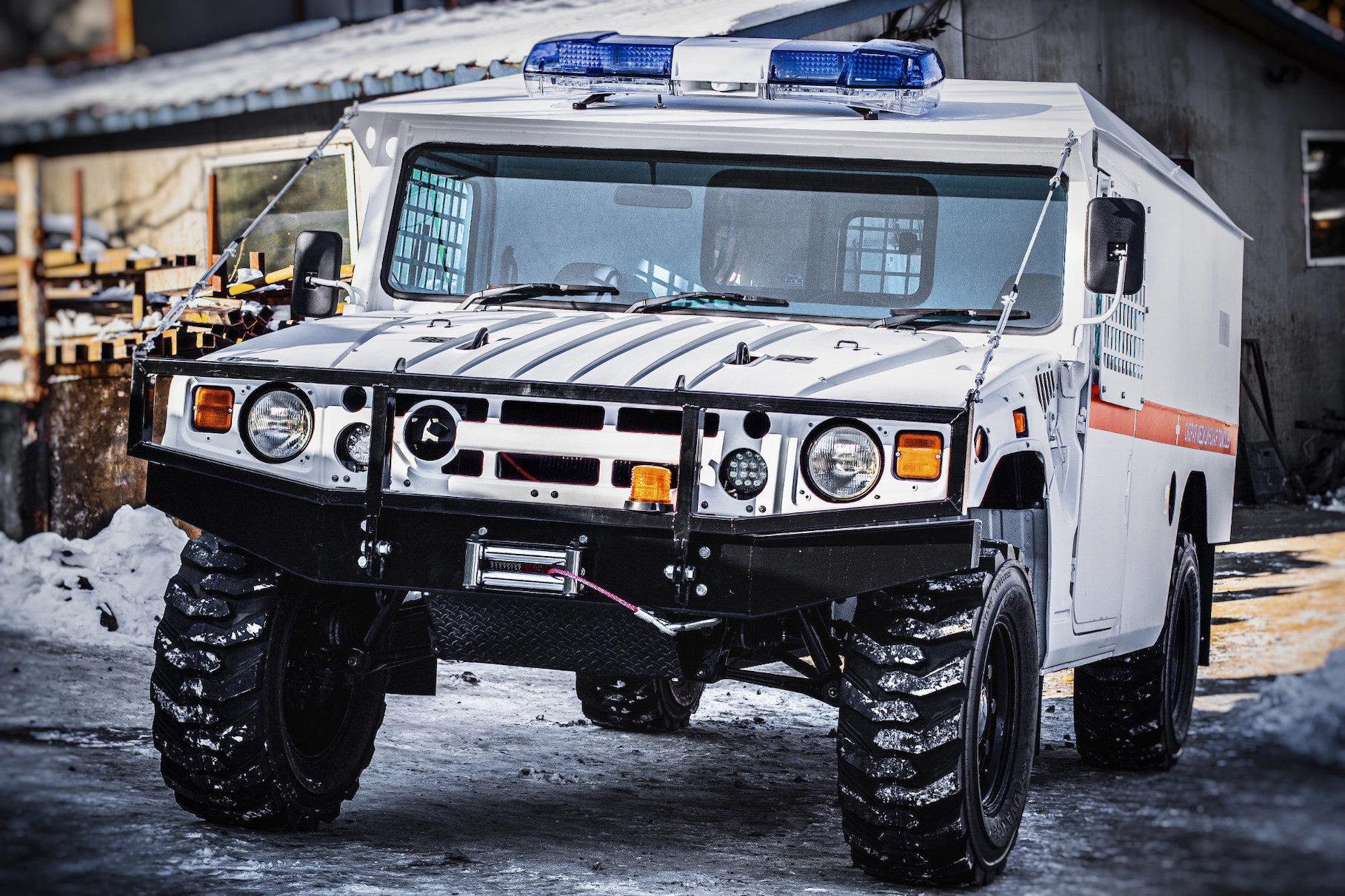 V Rossii Vnedorozhnik Toyota Prevratili V Skoruyu Pomosh Motor