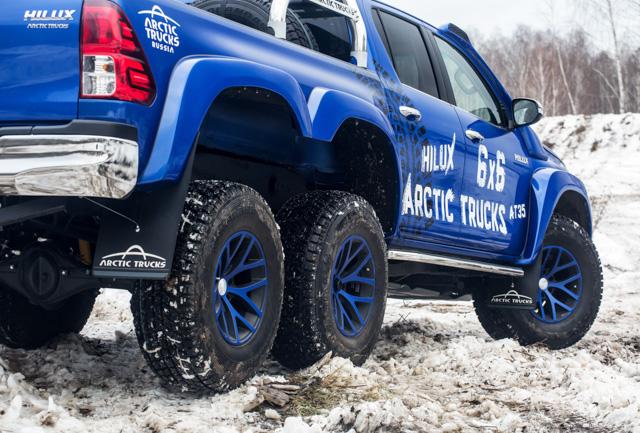 Тойота Hilux Arctic Trucks 6x6