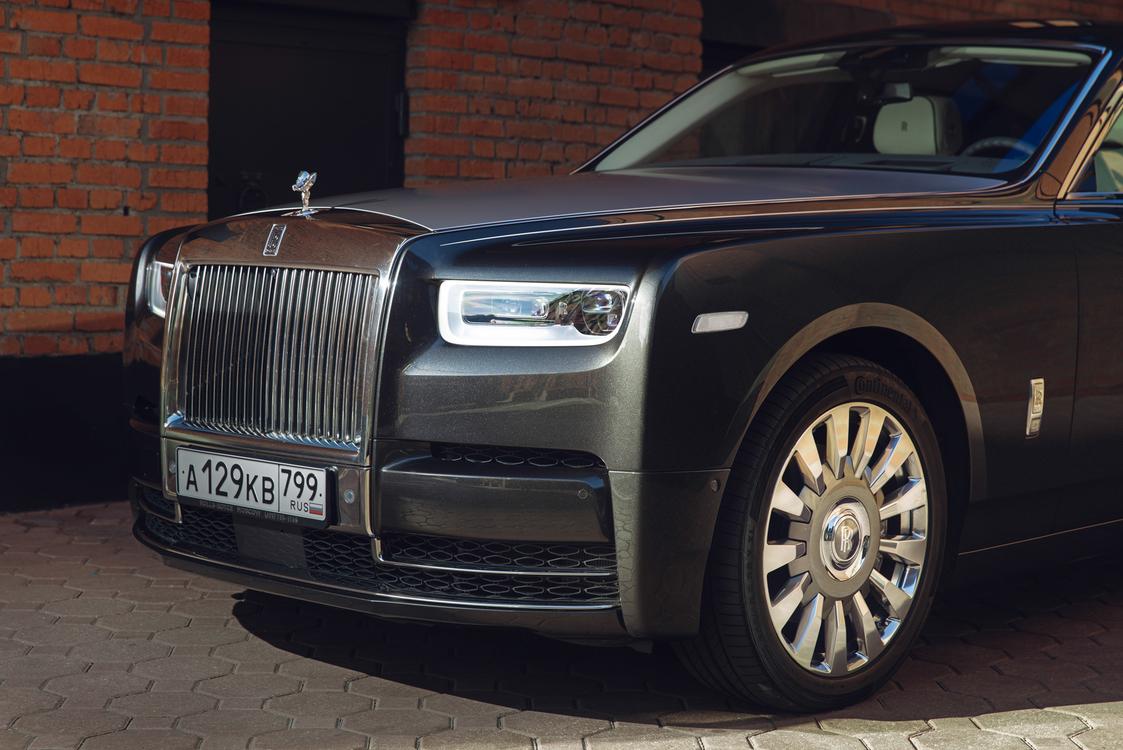 Чтобы понять флагман Rolls-Royce, мы поездили сразу на двух «Фантомах» —  Тест-драйв — Motor