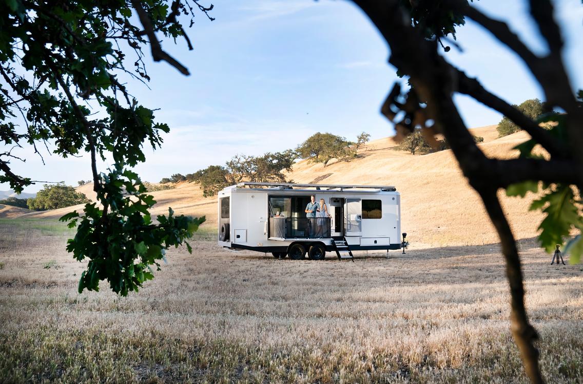 Living Vehicle Travel Trailer: дом на колёсах с «бесконечным»  электричеством и водой — Motor