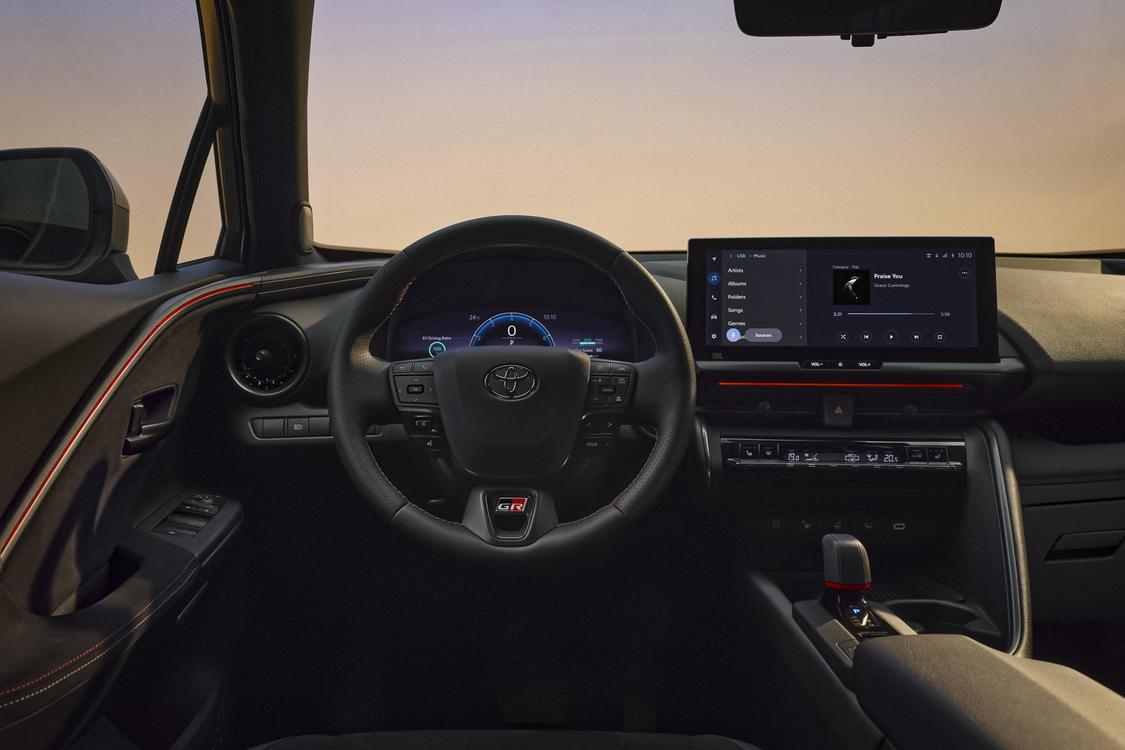 Тойота CHR 2023