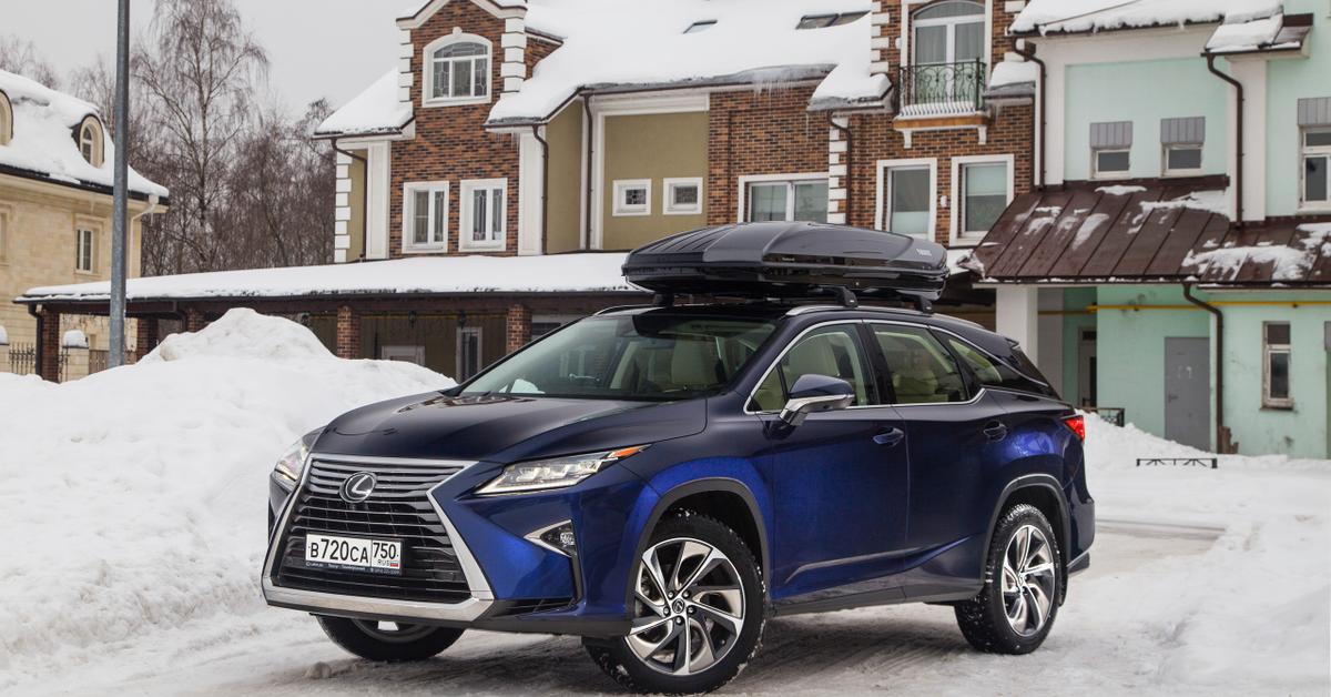 Семиместный Lexus RX в первый раз на фото
