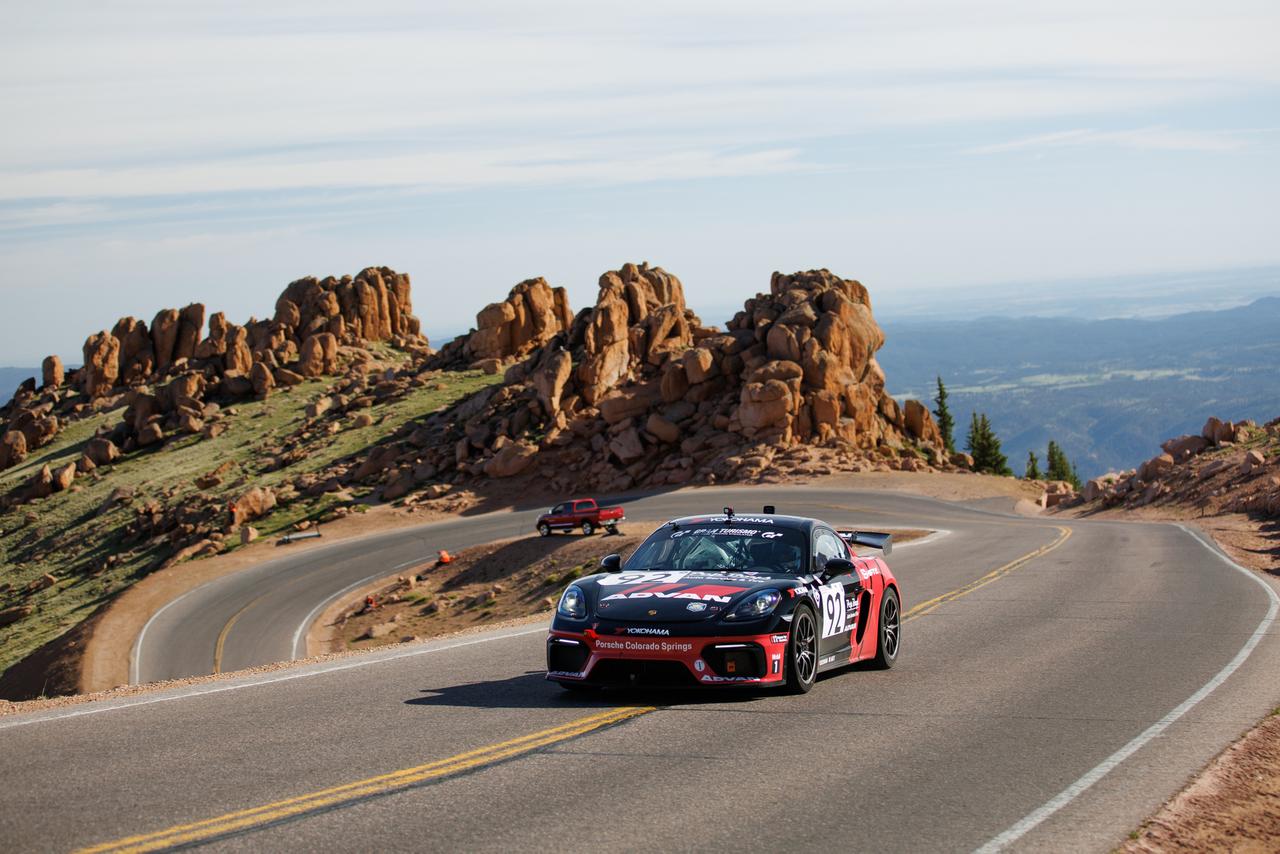 Горная гонка «Пайкс пик» состоялась: победитель едва видел дорогу в тумане