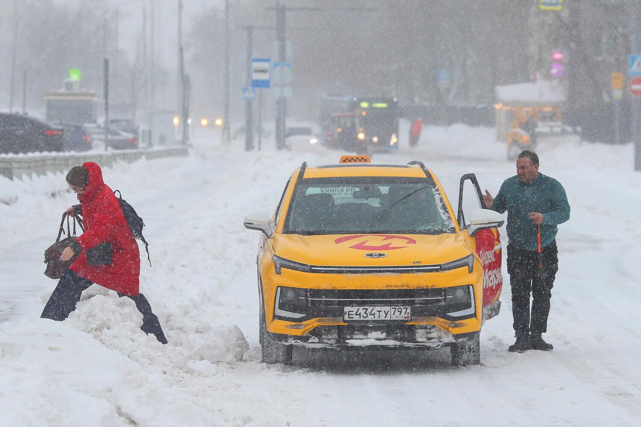 Во время снегопада в Москве