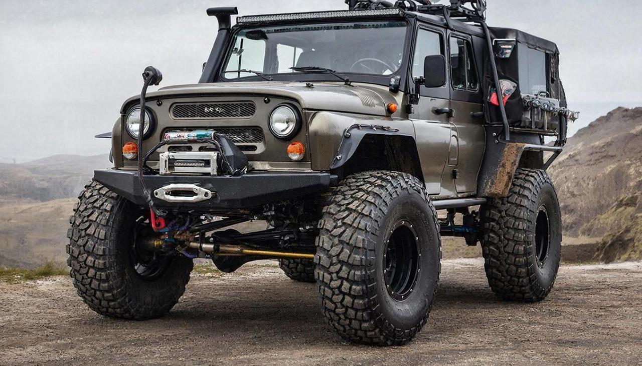 УАЗ 469 в тюнингованном обвесе, вид спереди