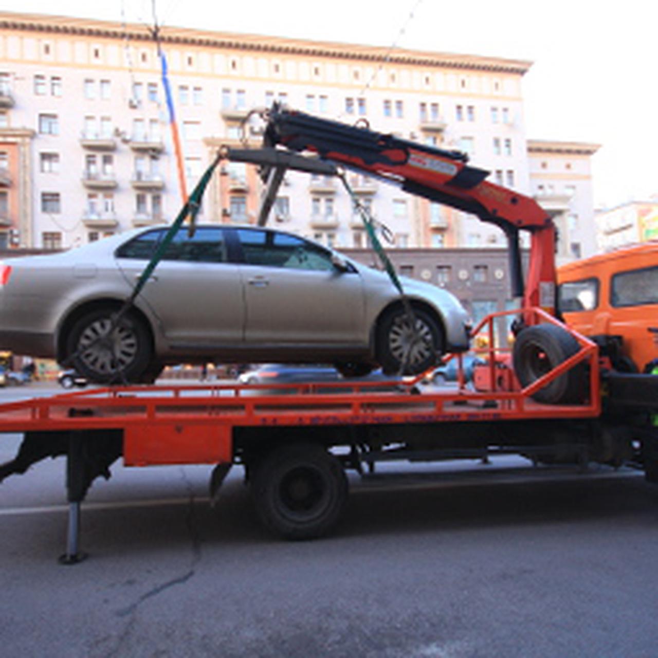 В Москве начнут эвакуировать автомобили с иностранными номерами — Motor