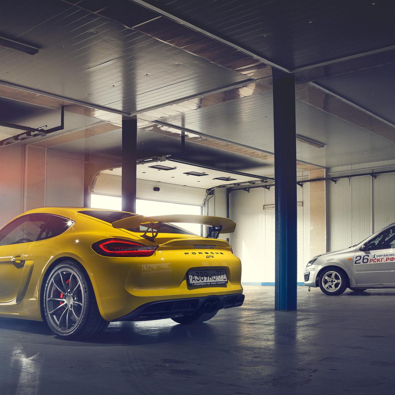 Lada Kalina и ремонт дороги против Porsche Cayman GT4 — Тест-драйв — Motor