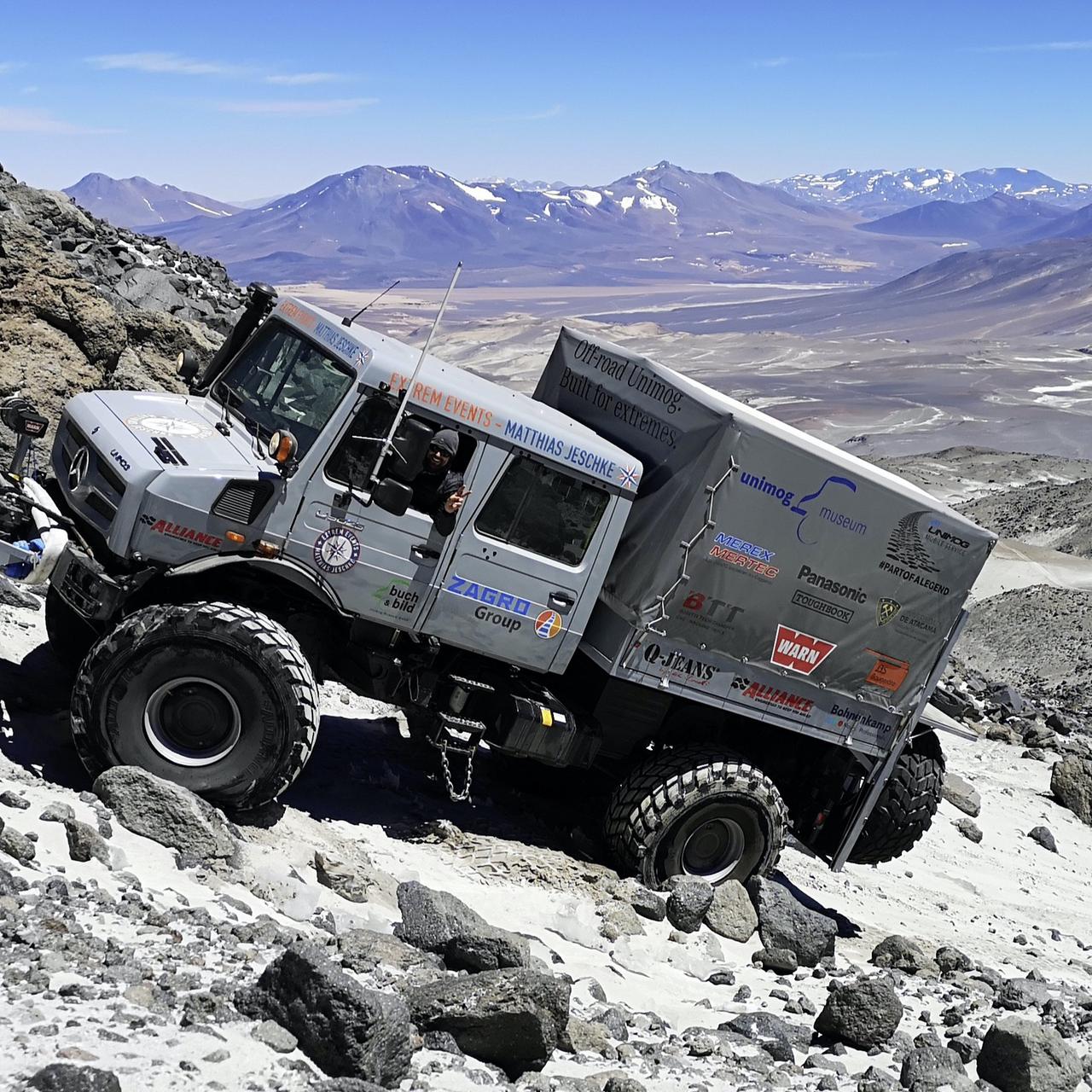 Вездеход Unimog заехал на рекордную для автомобилей высоту — Motor