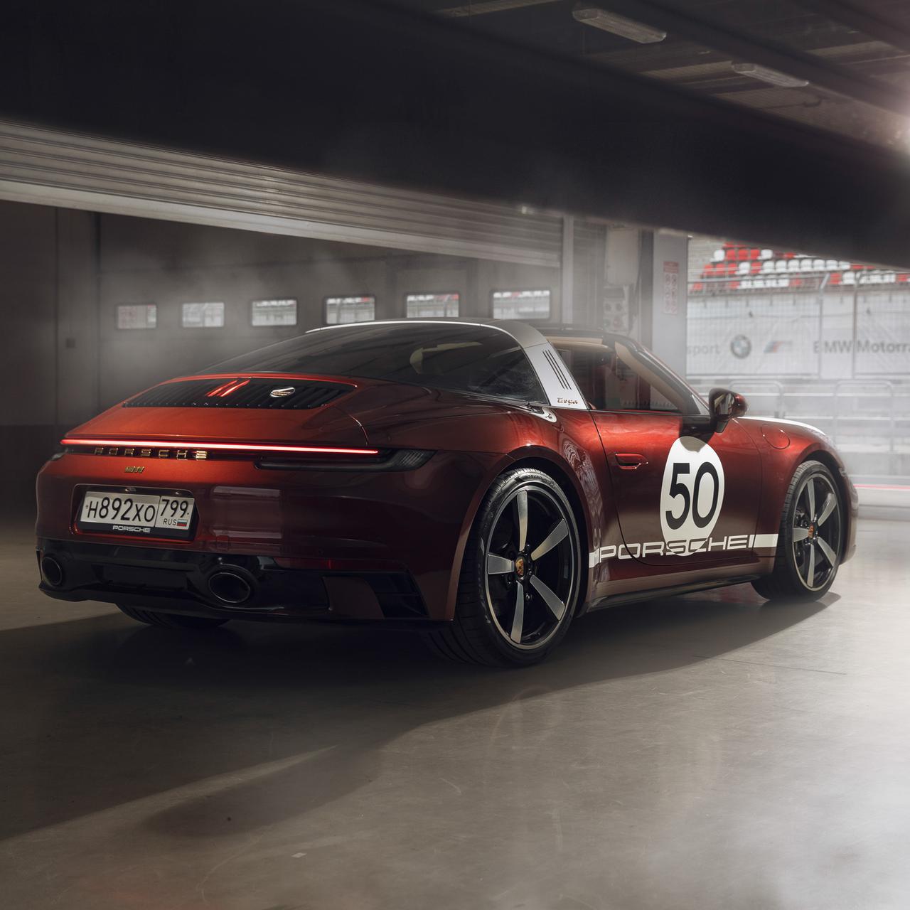 В руках редакторов Мотора побывал Porsche 911 Targa 4S Heritage Design  Edition — Тест-драйв — Motor