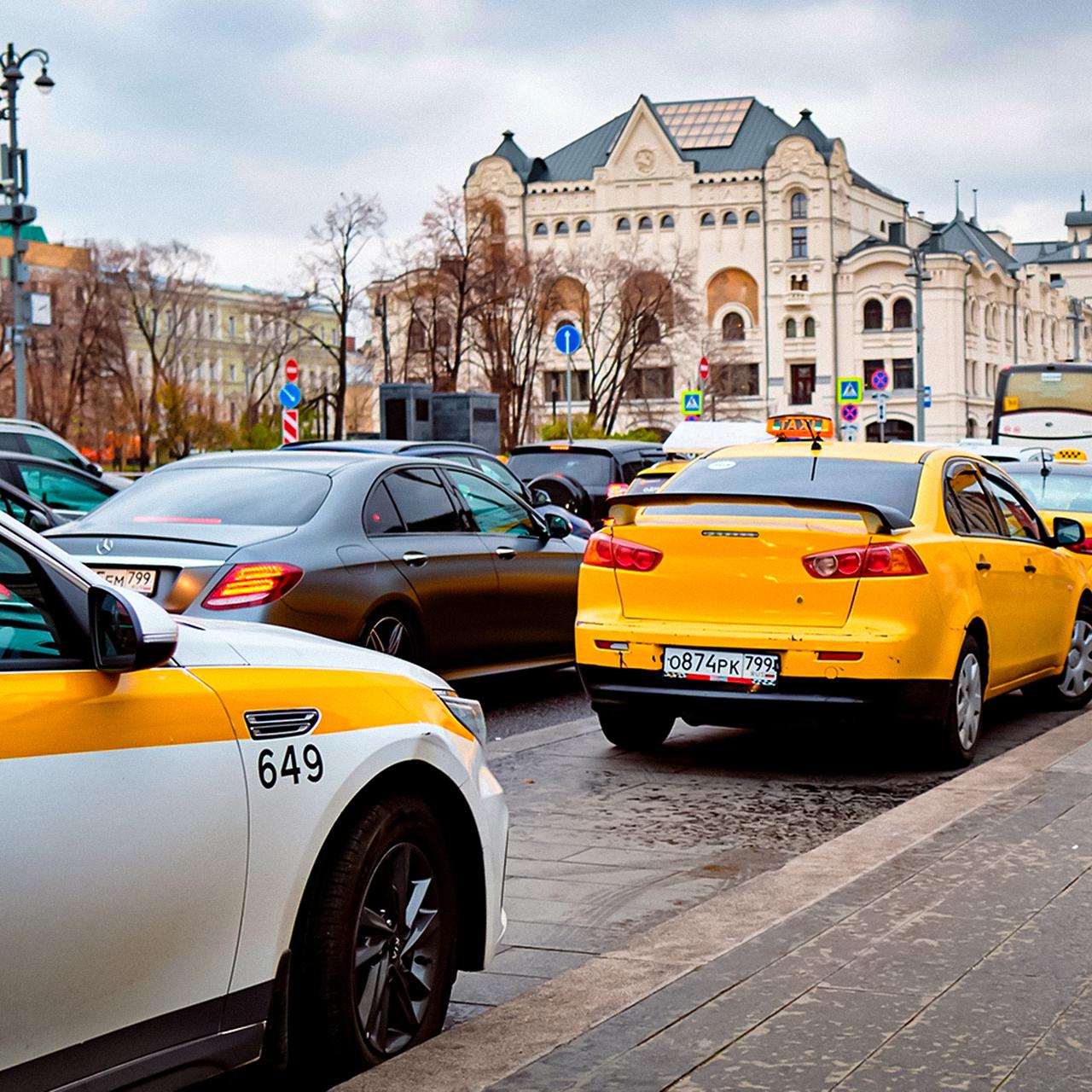 В России хотят ограничить время стоянки такси в жилой зоне — Motor