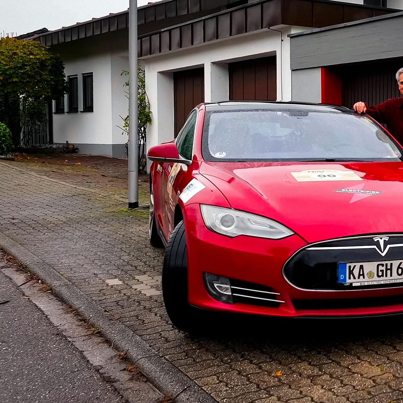 Владелец Tesla Model S проехал на электрокаре два миллиона километров,  сменив 13 моторов — Motor