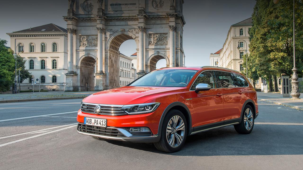 Что общего между рыжим VW Passat Alltrack и желтыми «Кроксами» — Тест-драйв  — Motor