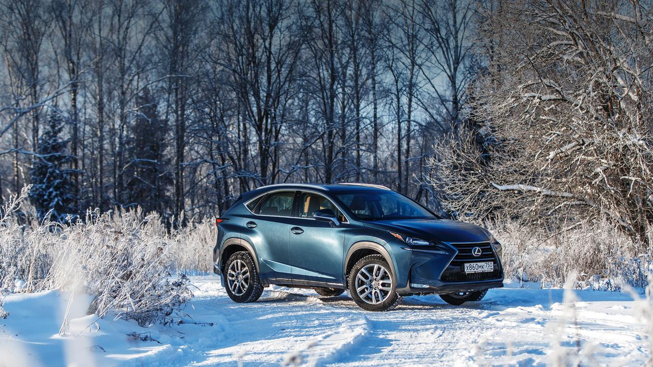 машины на зимнем фоне. лексус зимой. кроссовер зимние. ниссан икстрейл зима. снимки кроссовера зимой.