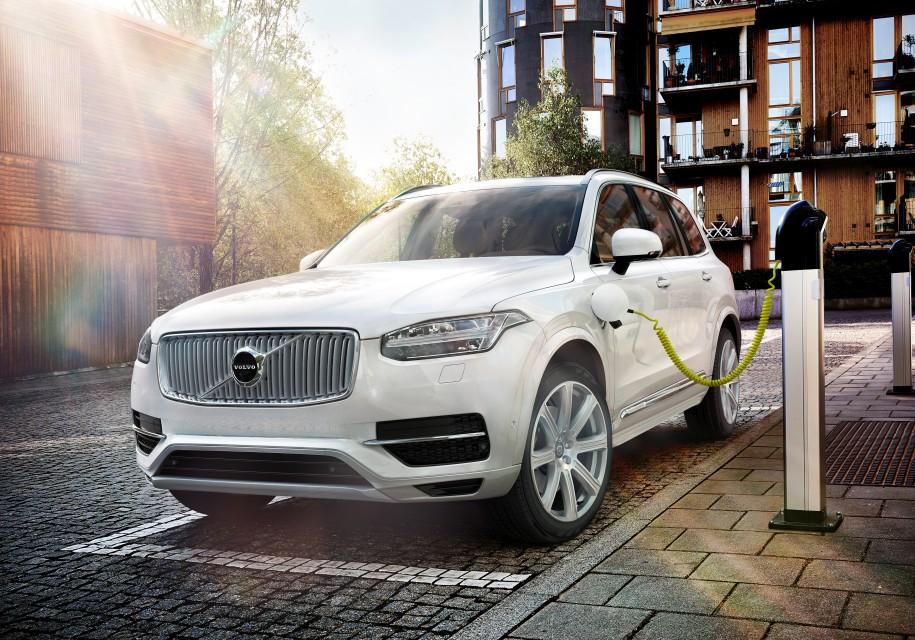 Кому принадлежит компания volvo