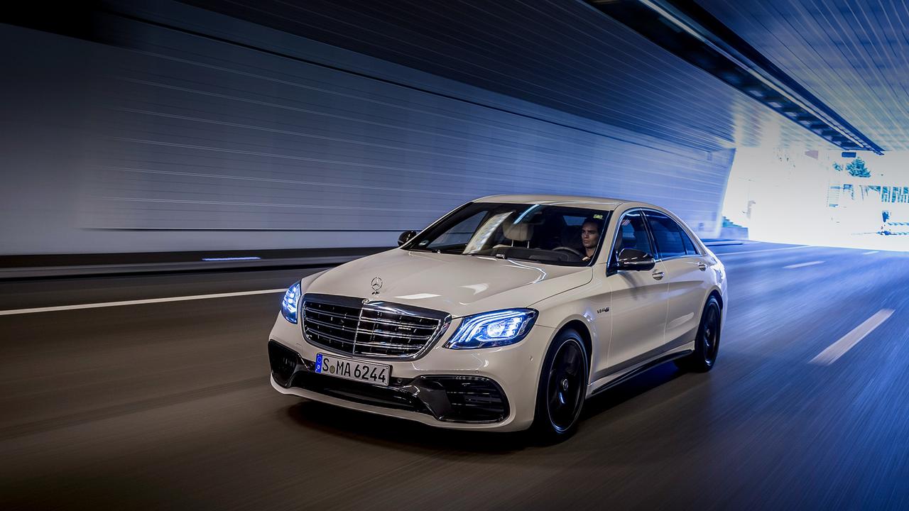 Mercedes Benz 900 White