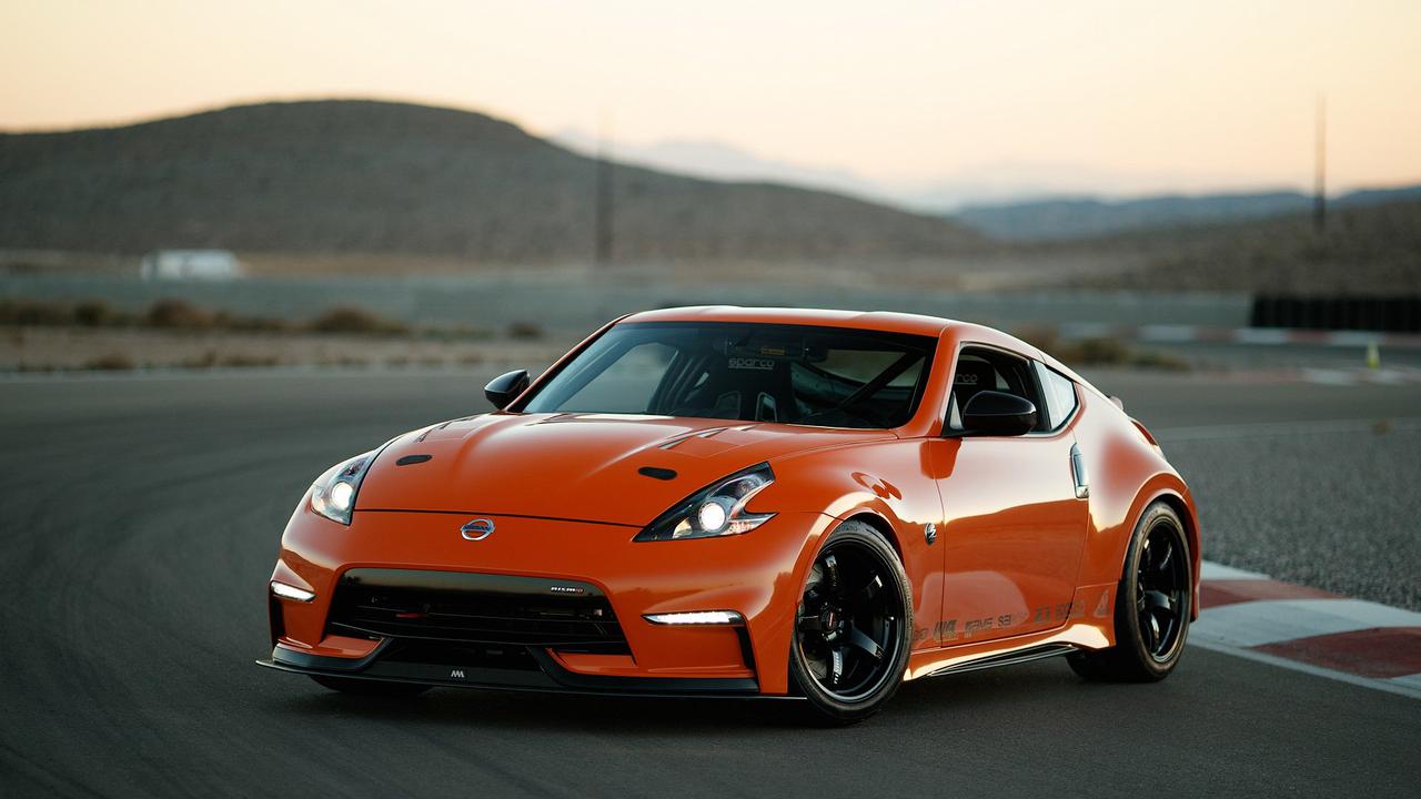 Nissan спорткар 370z