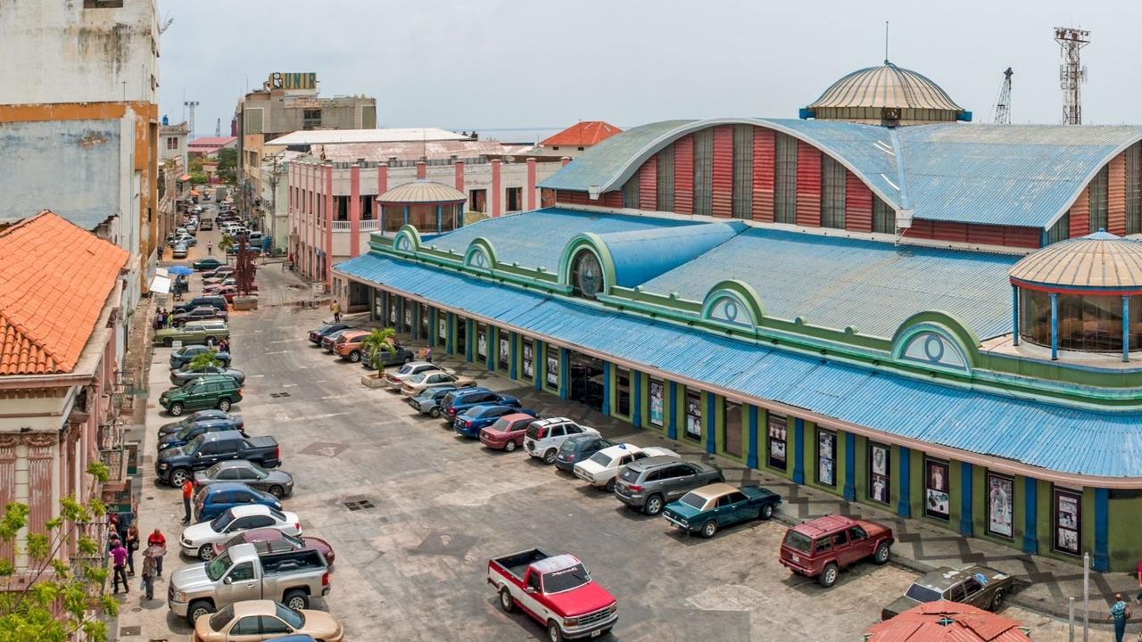 Автомобилисты сутками стоят в очередях на заправках в Венесуэле — Motor