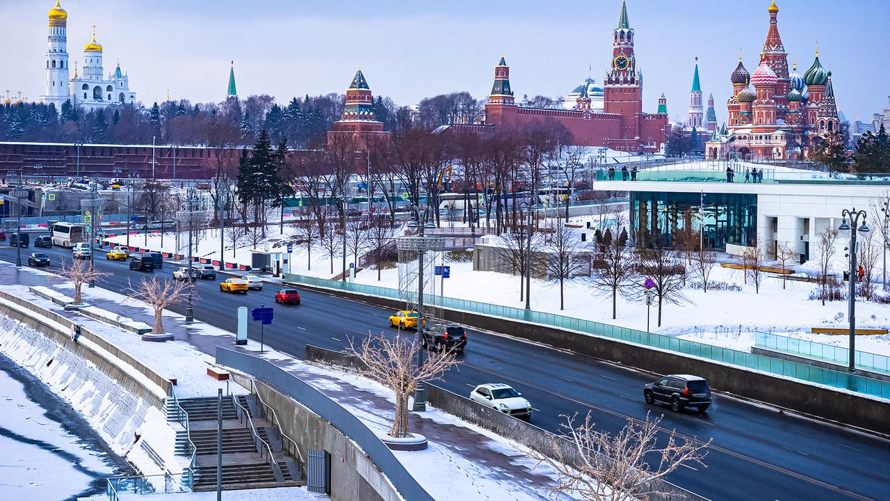 Moscow roads. Москва зимой. Дороги в Москве зимой. Москва зима панорама. Зимний город панорама.